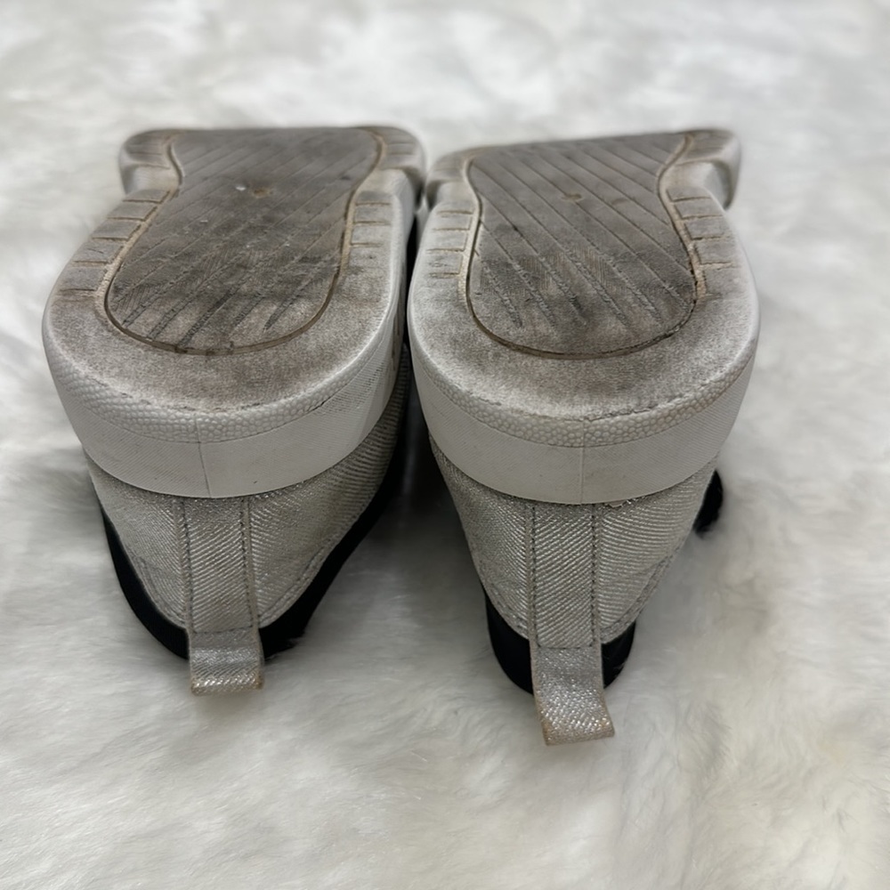 DKNY black slip on tennis shoe size 3 - Picture 16 of 17